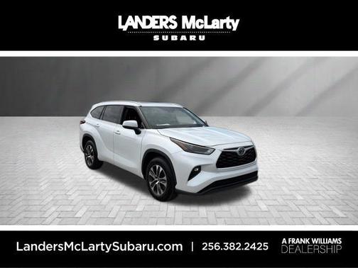 Wind Chill Pearl 2022 Toyota Highlander Hybrid XLE