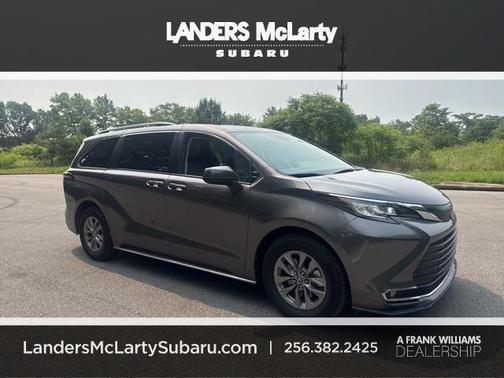 2022 Toyota Sienna XLE 8 Passenger
