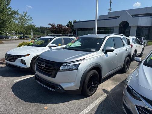 2022 Nissan Pathfinder SL 4WD
