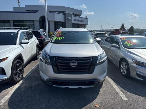 2022 Nissan Pathfinder SL 4WD