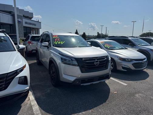 2022 Nissan Pathfinder SL 4WD