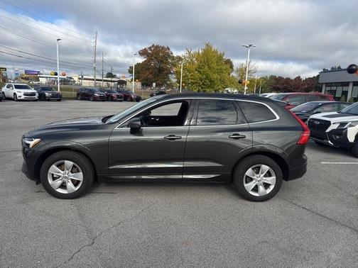 2022 Volvo XC60 B5 Momentum