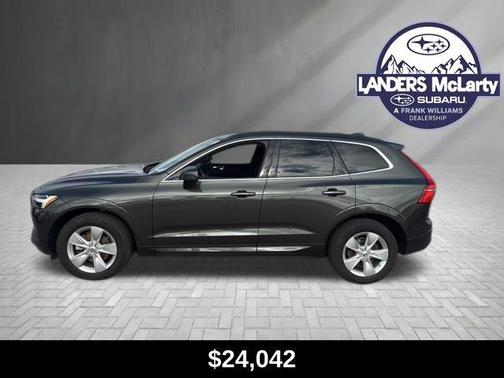 2022 Volvo XC60 B5 Momentum