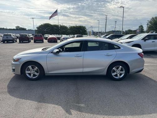 2022 Chevrolet Malibu FWD LT