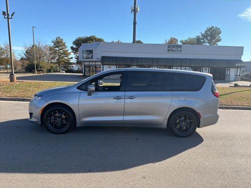 2020 Chrysler Pacifica Touring