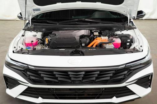 2025 Hyundai ELANTRA HEV SEL