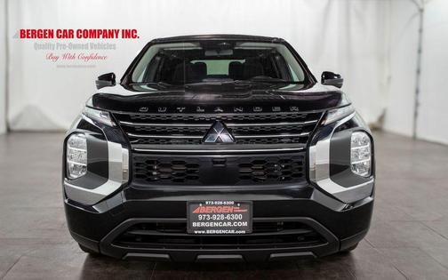 2022 Mitsubishi Outlander ES
