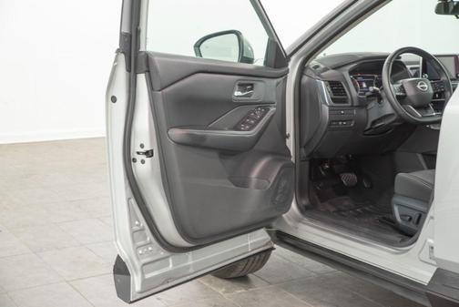 Brilliant Silver Metallic 2025 Nissan Rogue SV