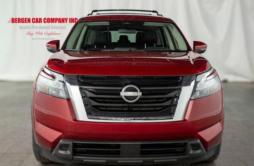 2023 Nissan Pathfinder SV