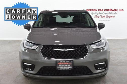 2023 Chrysler Pacifica Touring-L