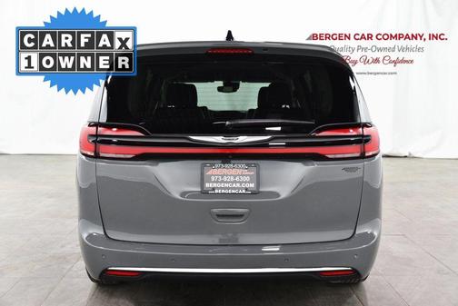 2023 Chrysler Pacifica Touring-L