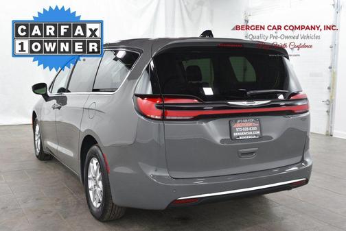 2023 Chrysler Pacifica Touring-L