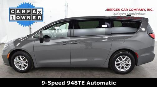 2023 Chrysler Pacifica Touring-L