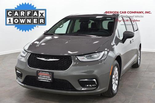 2023 Chrysler Pacifica Touring-L