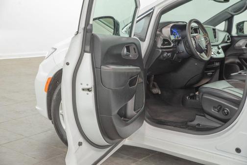 Bright White Clearcoat 2025 Chrysler Pacifica Select