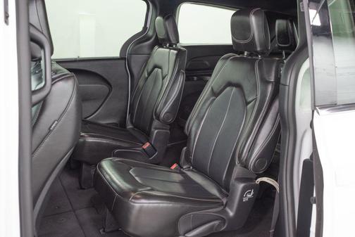 Bright White Clearcoat 2025 Chrysler Pacifica Select