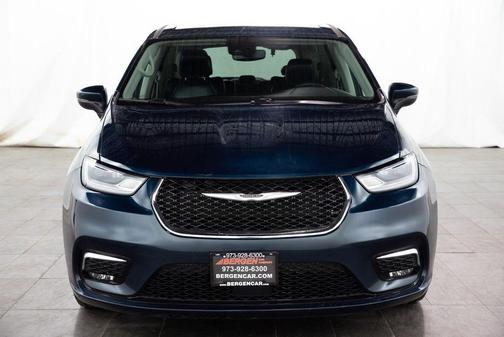 Blue Pearl 2023 Chrysler Pacifica Touring-L