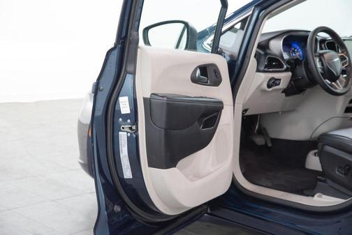 Blue Pearl 2023 Chrysler Pacifica Touring-L