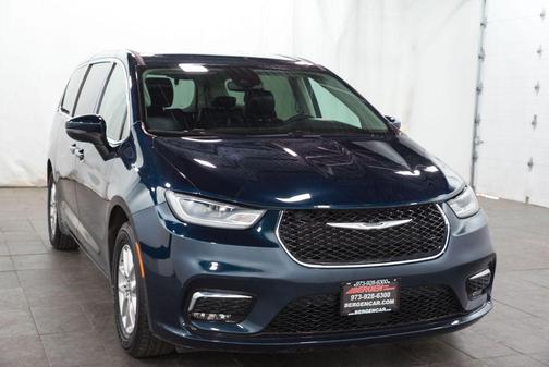 Blue Pearl 2023 Chrysler Pacifica Touring-L