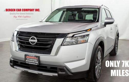 2025 Nissan Pathfinder SL