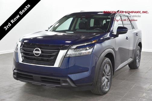 2023 Nissan Pathfinder SV