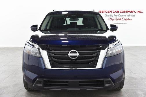 2023 Nissan Pathfinder SV