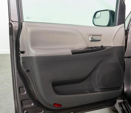 2020 Toyota Sienna LE