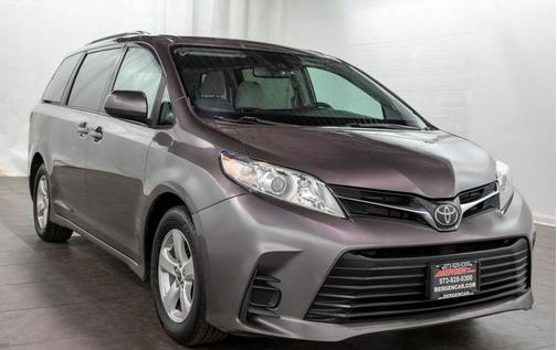 2020 Toyota Sienna LE
