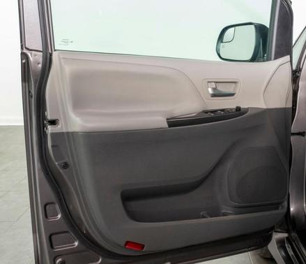 2020 Toyota Sienna LE