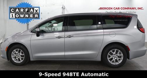 2022 Chrysler Voyager LX