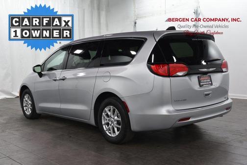 2022 Chrysler Voyager LX