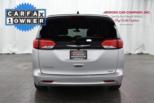 2022 Chrysler Voyager LX