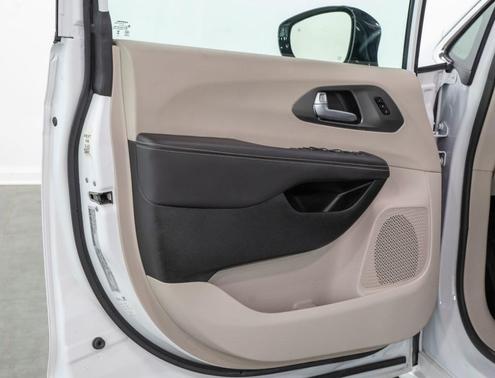 2024 Chrysler Pacifica Touring-L