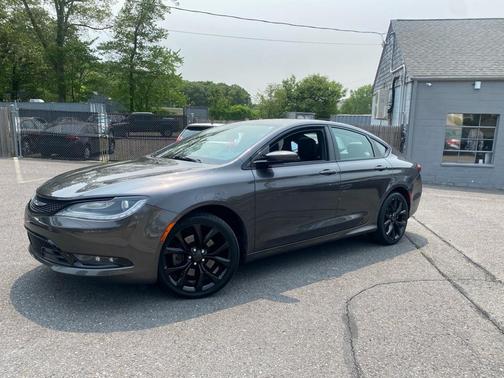 2016 Chrysler 200 S