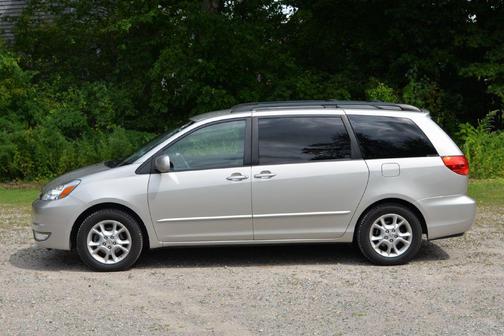 Gray 2004 Toyota Sienna XLE
