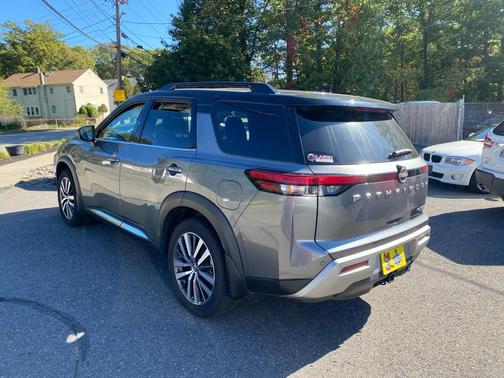 2022 Nissan Pathfinder Platinum
