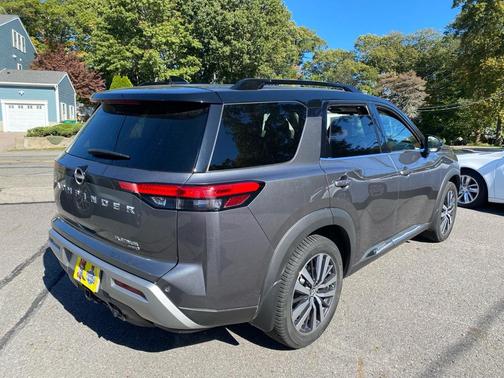 2022 Nissan Pathfinder Platinum