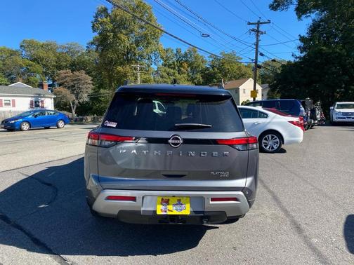 2022 Nissan Pathfinder Platinum