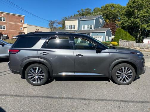 2022 Nissan Pathfinder Platinum