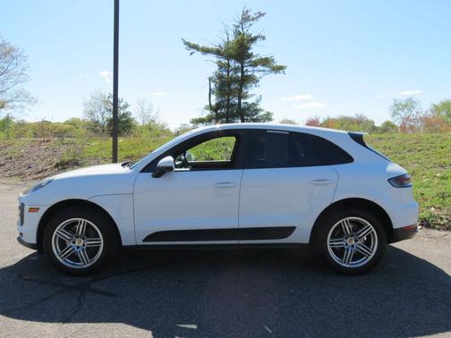White 2019 Porsche Macan Base