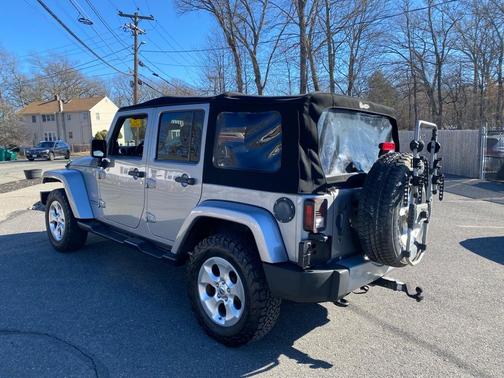 2013 Jeep Wrangler Unlimited Sahara