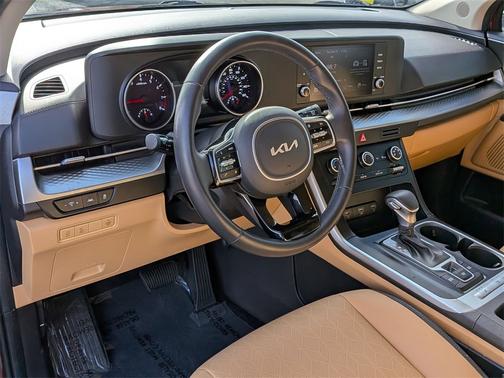 2023 Kia Carnival LX