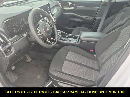 White Pearl 2023 Kia Sorento LX