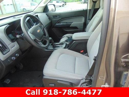 Photo 5 of 8 of 2015 Chevrolet Colorado WT