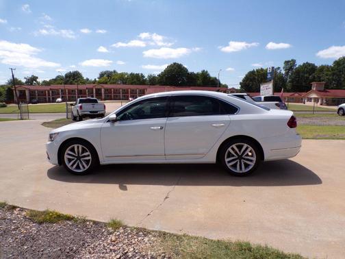 2017 Volkswagen Passat 1.8T SE w/Technology