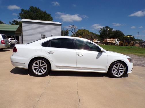 2017 Volkswagen Passat 1.8T SE w/Technology