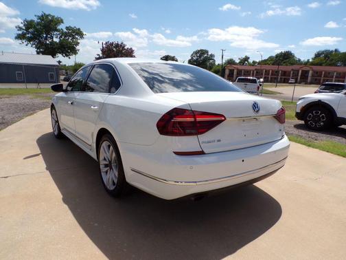 2017 Volkswagen Passat 1.8T SE w/Technology