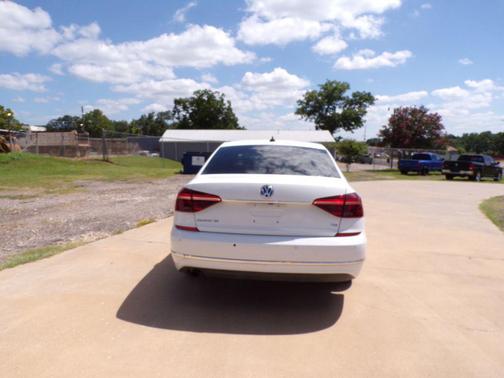 2017 Volkswagen Passat 1.8T SE w/Technology