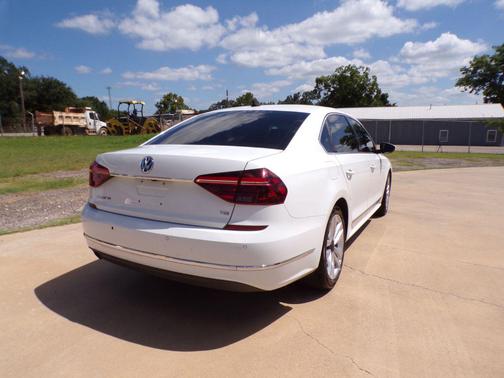 2017 Volkswagen Passat 1.8T SE w/Technology