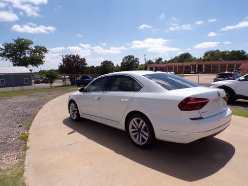 2017 Volkswagen Passat 1.8T SE w/Technology